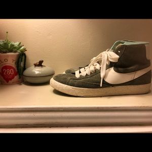 High Top Suede Nike US. Size 7.5